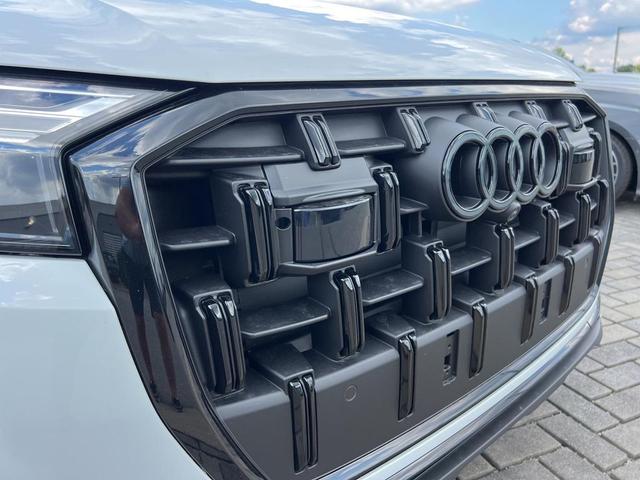 Photo of 2025 Glacier White Metallic Audi Q7