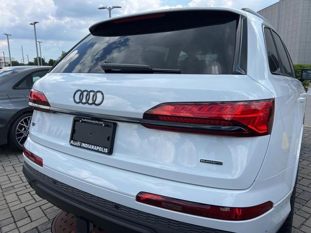 Photo of 2025 Glacier White Metallic Audi Q7
