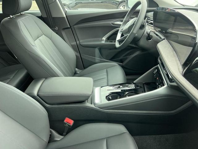 Photo of 2025 Glacier White Metallic Audi Q5