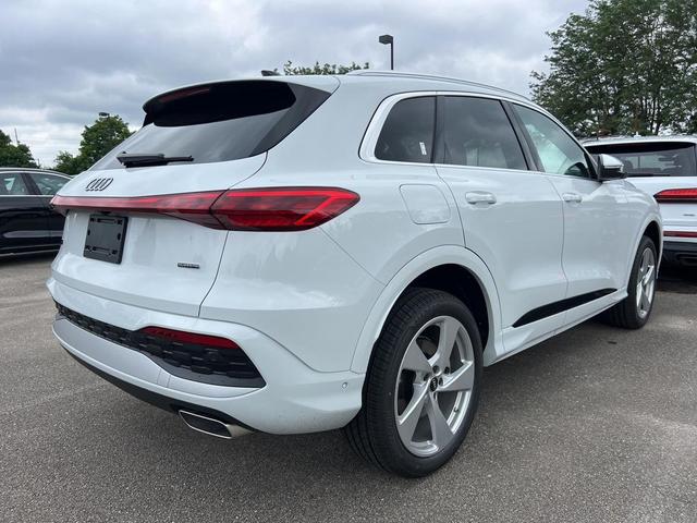 Photo of 2025 Glacier White Metallic Audi Q5