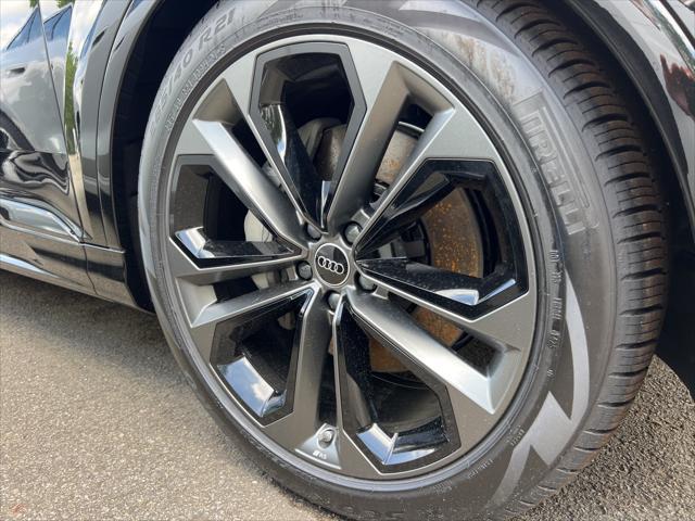 Photo of 2025 Mythos Black Metallic Audi Q7