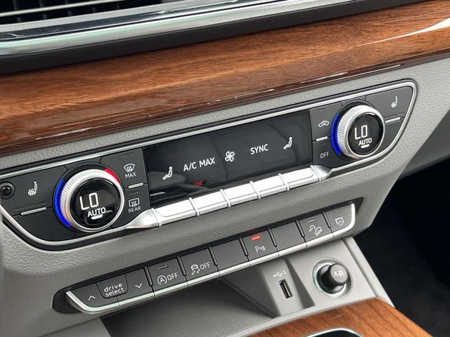 Photo of 2022 Mythos Black Metallic Audi Q5