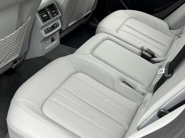 Photo of 2022 Mythos Black Metallic Audi Q5