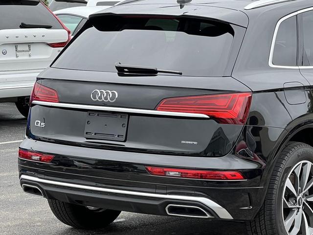 Photo of 2022 Mythos Black Metallic Audi Q5