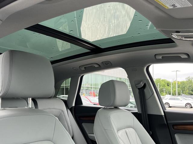 Photo of 2022 Mythos Black Metallic Audi Q5