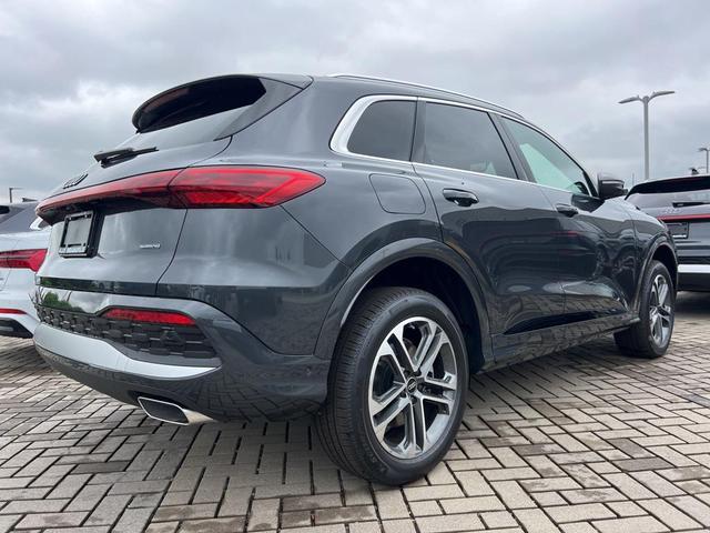 Photo of 2025 Tambora Gray Metallic Audi Q5