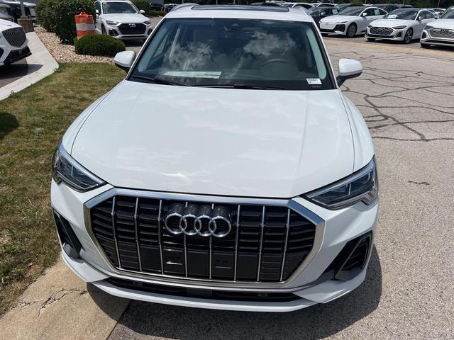 Photo of 2025 Glacier White Metallic Audi Q3