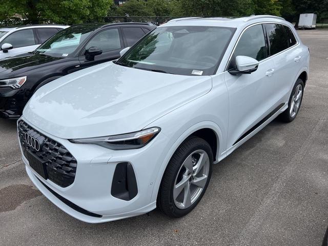 Photo of 2025 Glacier White Metallic Audi Q5