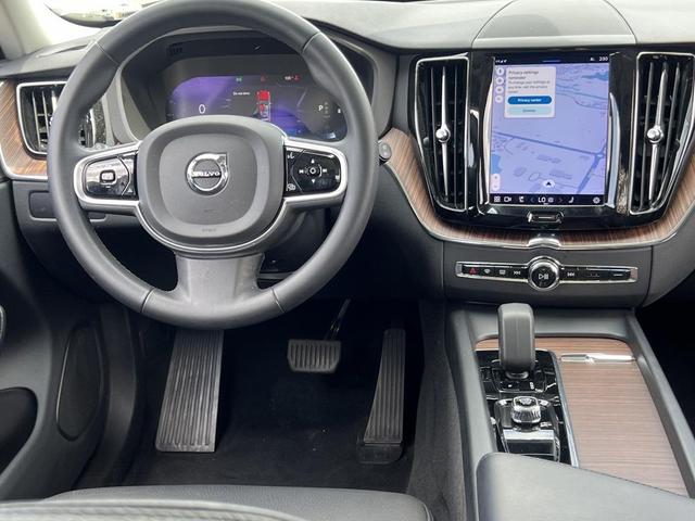 Photo of 2023 Onyx Black Metallic Volvo XC60
