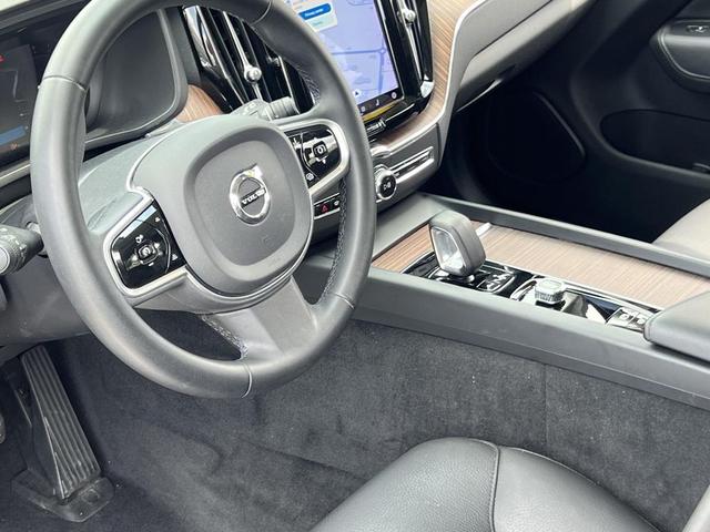 Photo of 2023 Onyx Black Metallic Volvo XC60