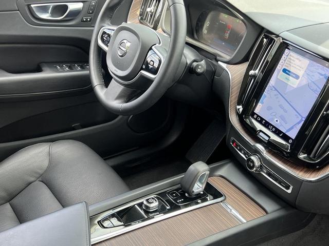 Photo of 2023 Onyx Black Metallic Volvo XC60