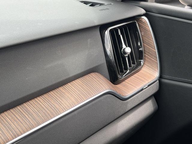 Photo of 2023 Onyx Black Metallic Volvo XC60