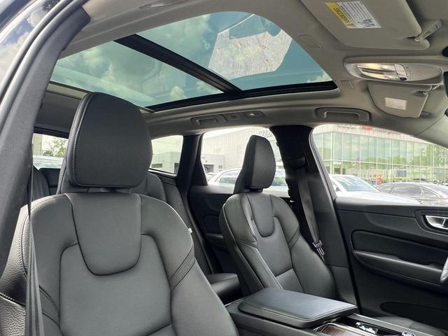 Photo of 2023 Onyx Black Metallic Volvo XC60