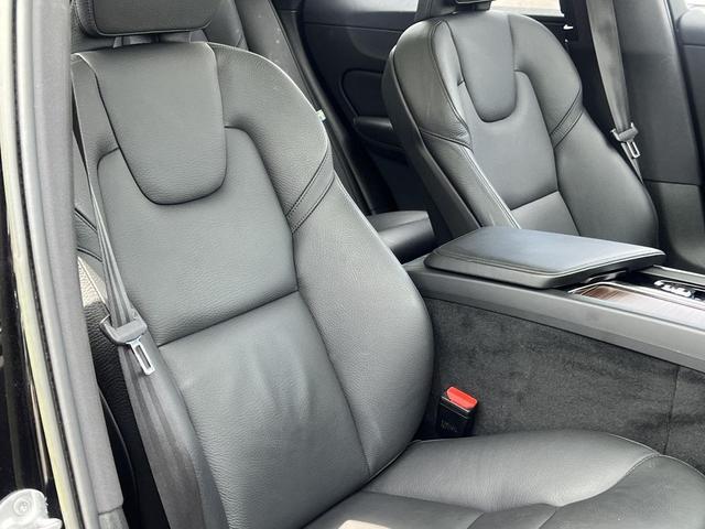 Photo of 2023 Onyx Black Metallic Volvo XC60
