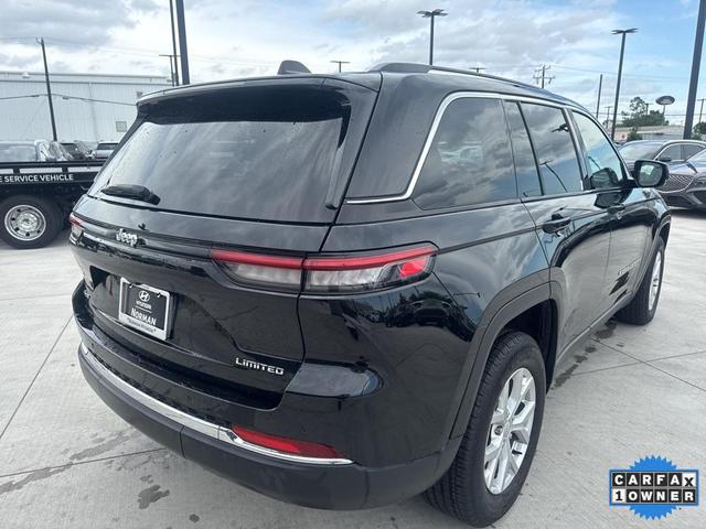 Photo of 2024 Diamond Black Crystal Pearlcoat Jeep Grand Cherokee