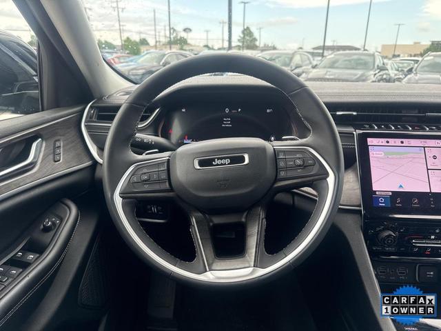 Photo of 2024 Diamond Black Crystal Pearlcoat Jeep Grand Cherokee