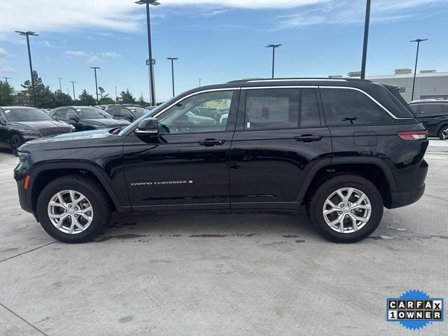 Photo of 2024 Diamond Black Crystal Pearlcoat Jeep Grand Cherokee
