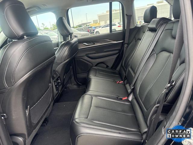 Photo of 2024 Diamond Black Crystal Pearlcoat Jeep Grand Cherokee