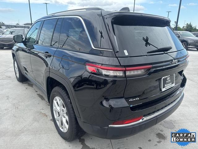 Photo of 2024 Diamond Black Crystal Pearlcoat Jeep Grand Cherokee