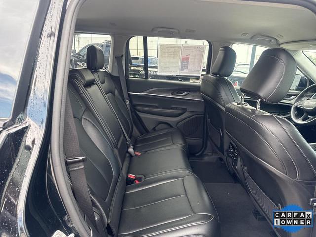 Photo of 2024 Diamond Black Crystal Pearlcoat Jeep Grand Cherokee