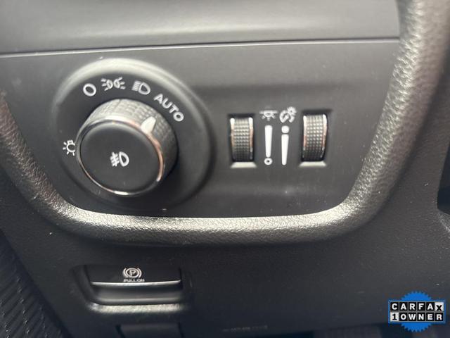 Photo of 2024 Diamond Black Crystal Pearlcoat Jeep Grand Cherokee