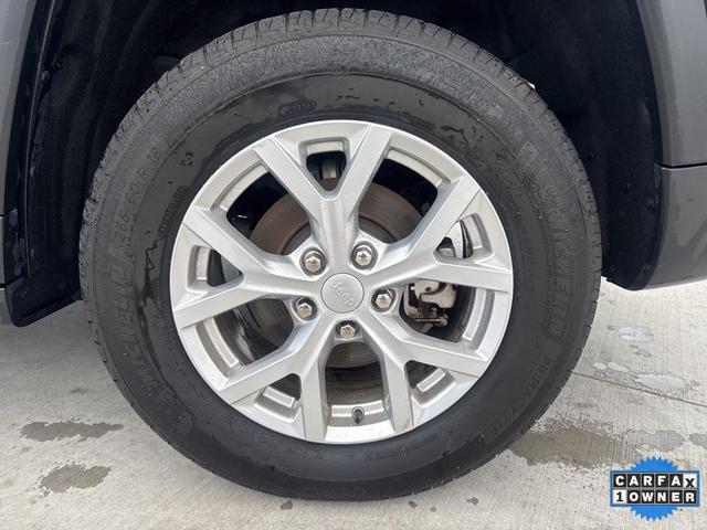 Photo of 2024 Diamond Black Crystal Pearlcoat Jeep Grand Cherokee