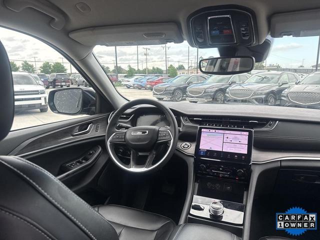 Photo of 2024 Diamond Black Crystal Pearlcoat Jeep Grand Cherokee