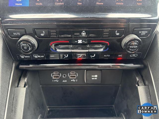 Photo of 2024 Diamond Black Crystal Pearlcoat Jeep Grand Cherokee