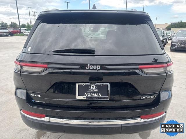 Photo of 2024 Diamond Black Crystal Pearlcoat Jeep Grand Cherokee