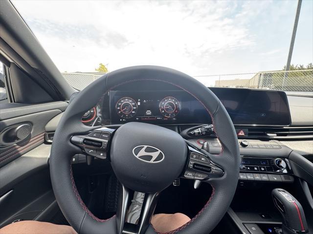 Photo of 2025 Atlas White Hyundai ELANTRA