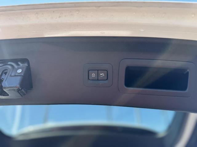 Photo of 2024 Rhodium White Premium Mazda CX-90