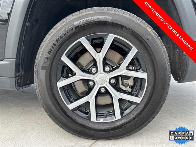 Photo of 2024 Diamond Black Crystal Pearlcoat Jeep Grand Cherokee L