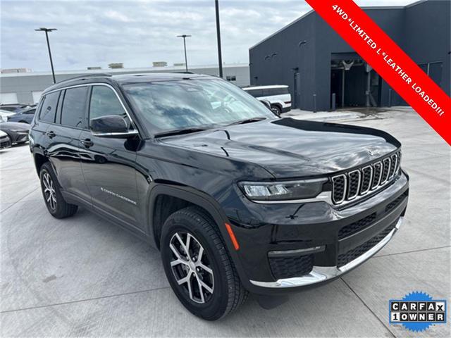 Photo of 2024 Diamond Black Crystal Pearlcoat Jeep Grand Cherokee L