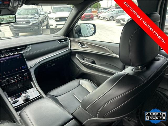 Photo of 2024 Diamond Black Crystal Pearlcoat Jeep Grand Cherokee L