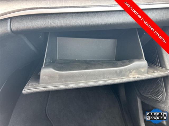 Photo of 2024 Diamond Black Crystal Pearlcoat Jeep Grand Cherokee L