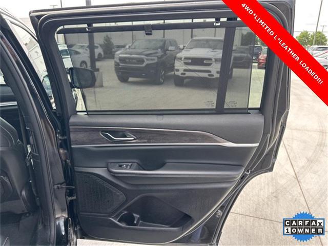 Photo of 2024 Diamond Black Crystal Pearlcoat Jeep Grand Cherokee L
