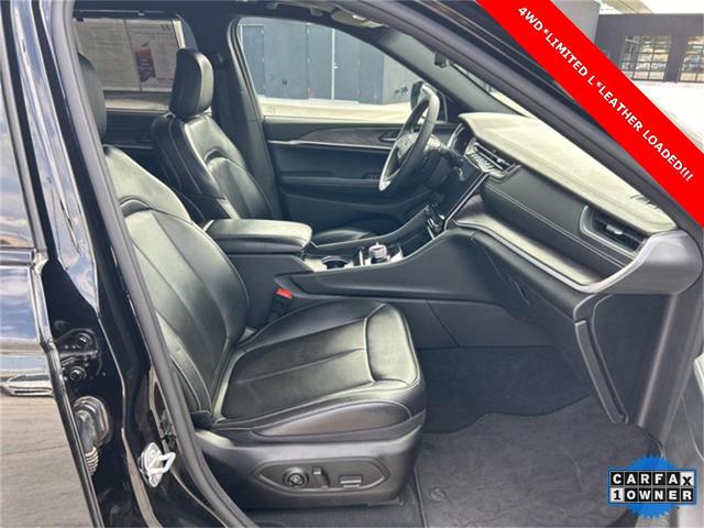 Photo of 2024 Diamond Black Crystal Pearlcoat Jeep Grand Cherokee L