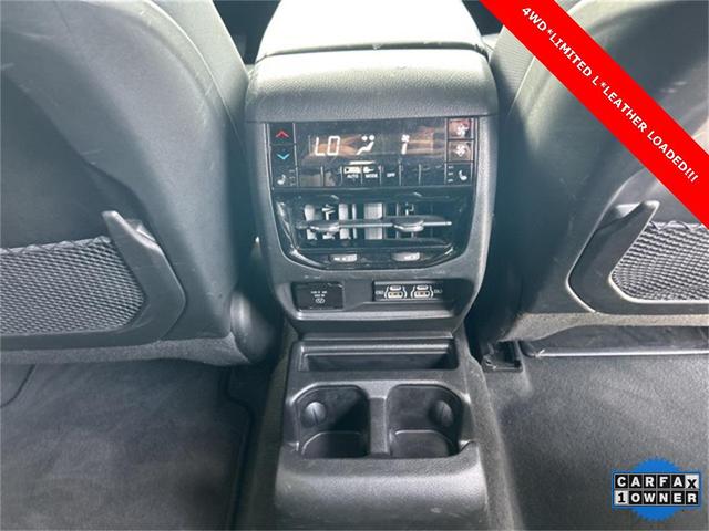 Photo of 2024 Diamond Black Crystal Pearlcoat Jeep Grand Cherokee L