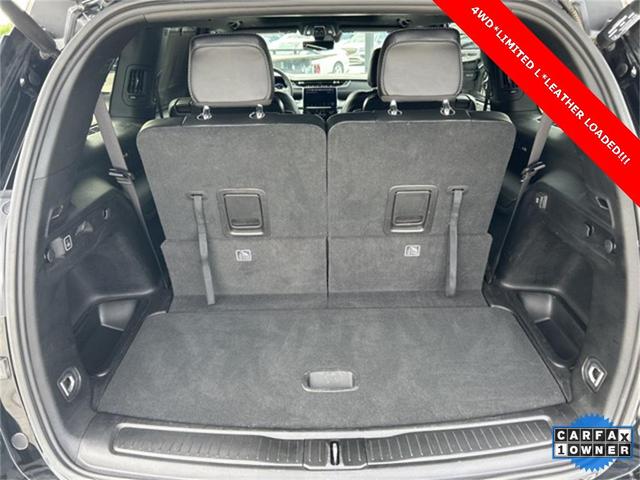 Photo of 2024 Diamond Black Crystal Pearlcoat Jeep Grand Cherokee L