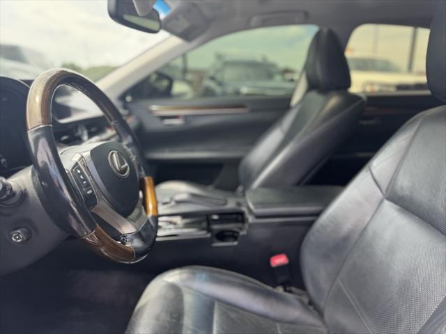 Photo of 2015 Obsidian Lexus ES 350