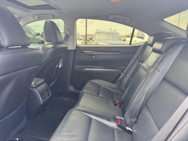 Photo of 2015 Obsidian Lexus ES 350