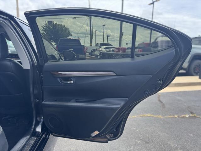 Photo of 2015 Obsidian Lexus ES 350