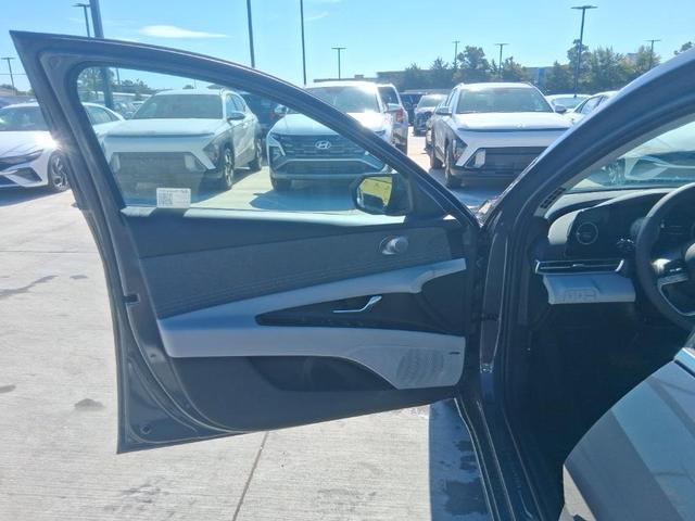 Photo of 2025 Ecotronic Gray Hyundai ELANTRA