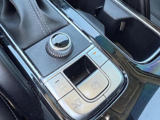Photo of 2024 Glacial White Pearl Kia Telluride