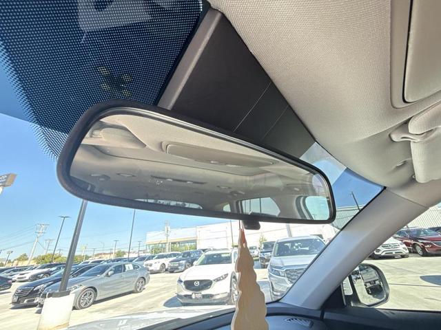 Photo of 2024 Glacial White Pearl Kia Telluride