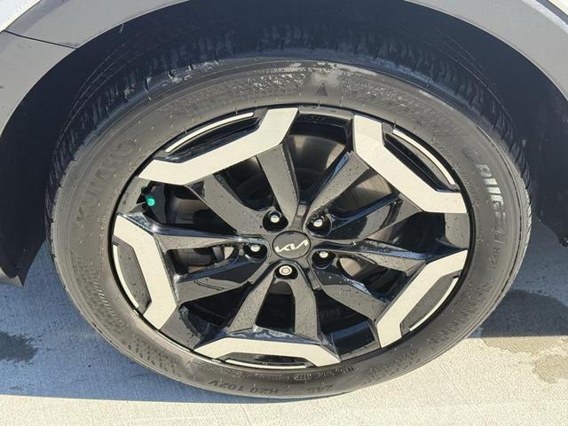 Photo of 2024 Glacial White Pearl Kia Telluride