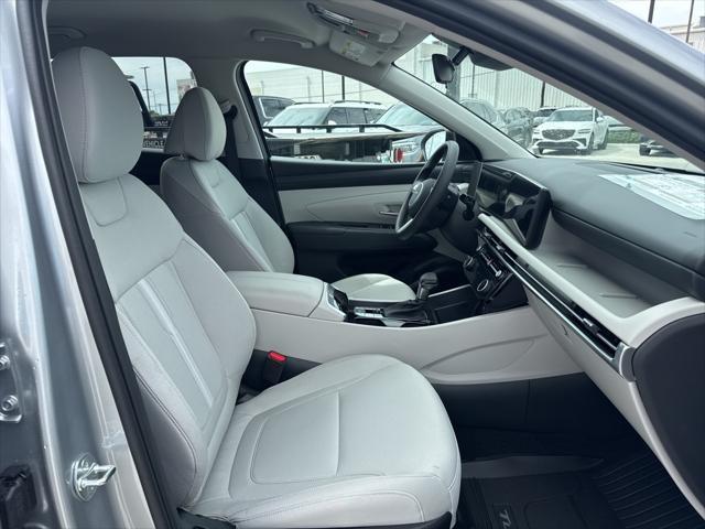 Photo of 2025 Shimmering Silver Hyundai TUCSON