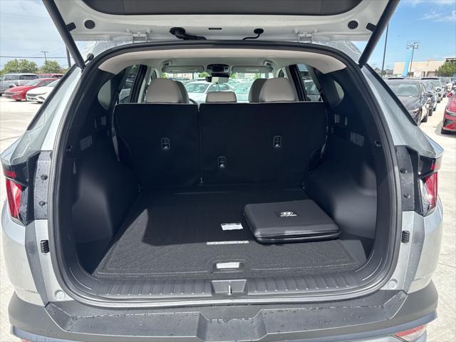 Photo of 2025 Shimmering Silver Hyundai TUCSON