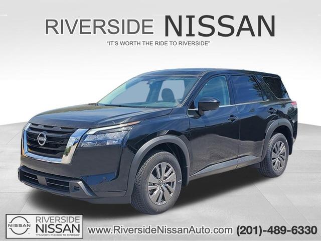 Photo of 2025 Super Black Nissan Pathfinder