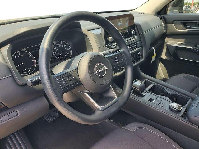 Photo of 2025 Super Black Nissan Pathfinder